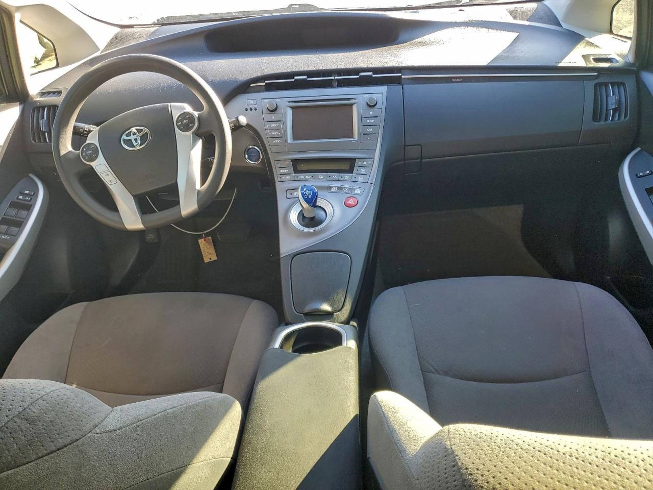 2015 TOYOTA PRIUS photo 8