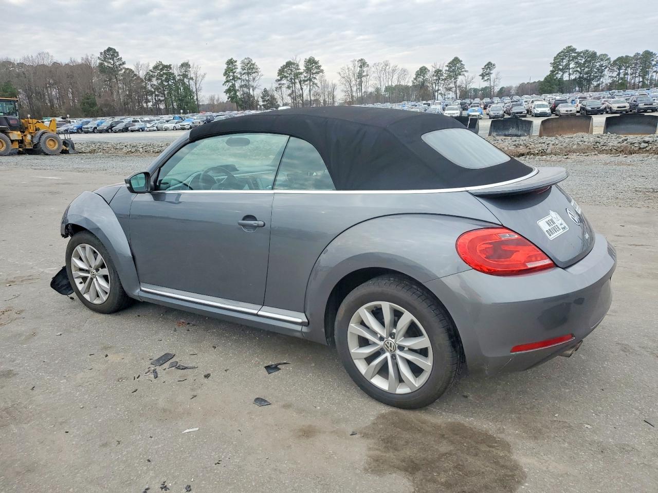 2013 VOLKSWAGEN BEETLE photo 2