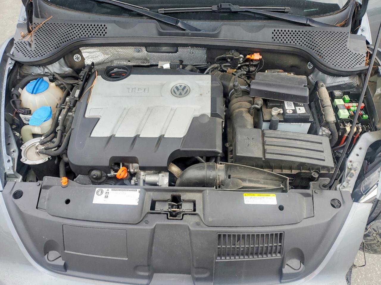 2013 VOLKSWAGEN BEETLE photo 11
