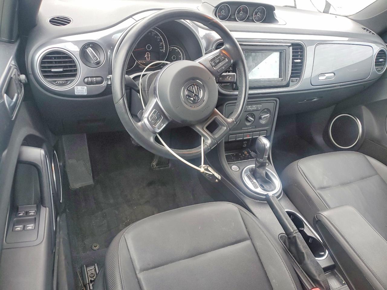 2013 VOLKSWAGEN BEETLE photo 8