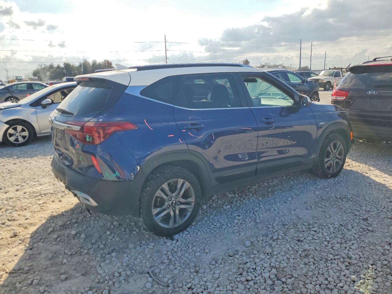 2021 KIA SELTOS S photo 3