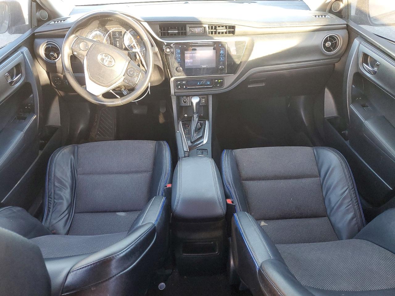 2019 TOYOTA COROLLA L photo 8