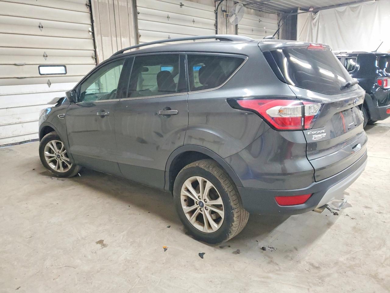 2018 FORD ESCAPE SE photo 2
