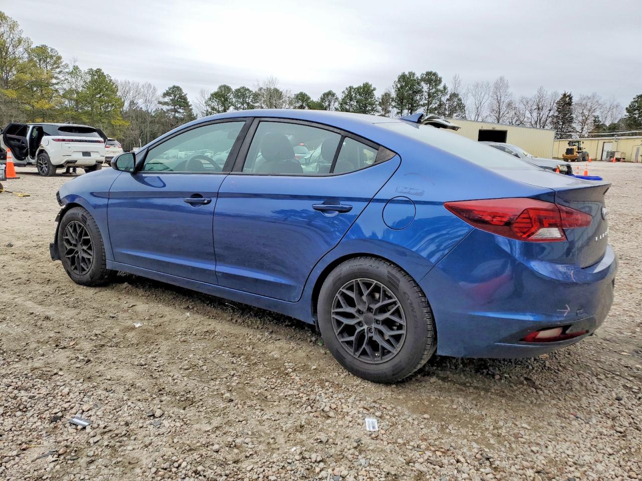 2019 HYUNDAI ELANTRA SEL photo 2