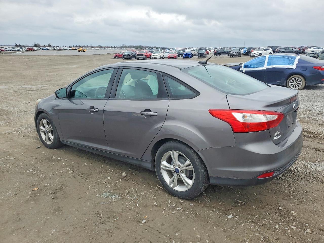 2014 FORD FOCUS SE photo 2