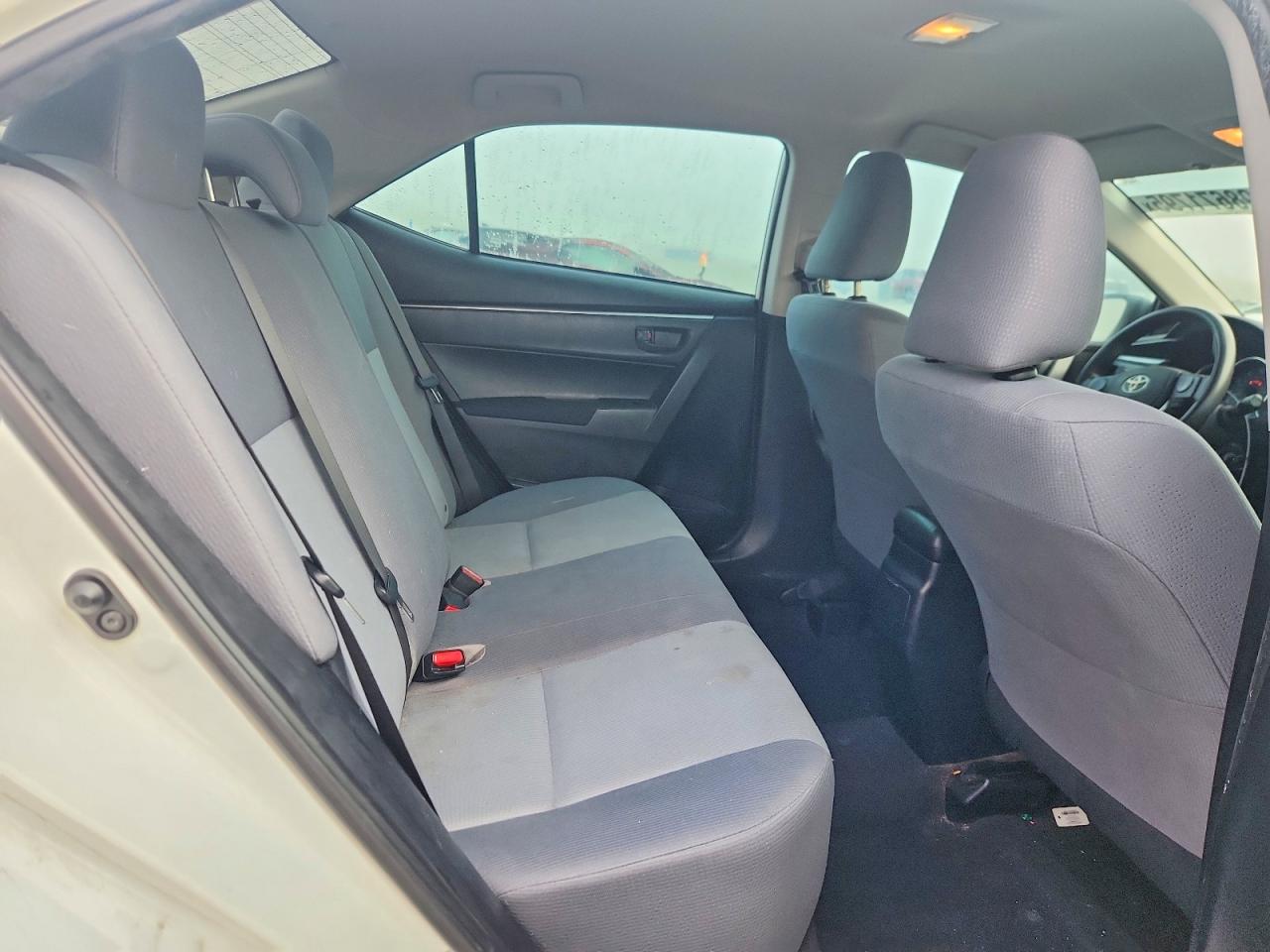 2015 TOYOTA COROLLA L photo 19