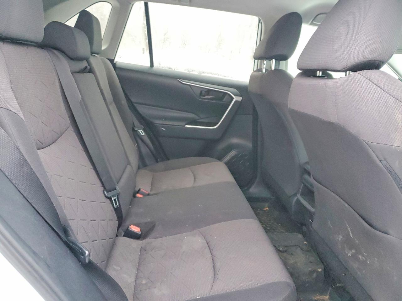 2019 TOYOTA RAV4 LE photo 11