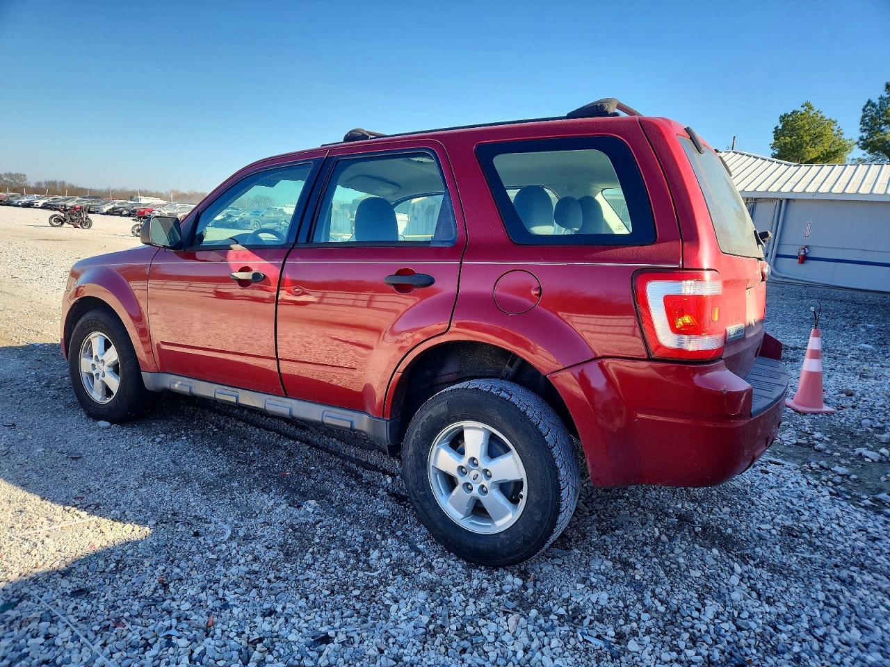 2010 FORD ESCAPE XLS photo 2