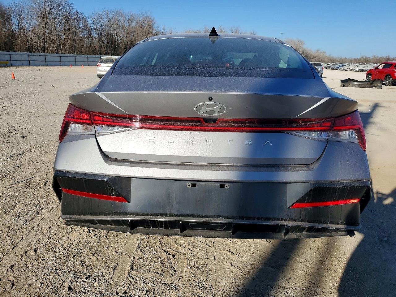 2025 HYUNDAI ELANTRA SEL photo 16
