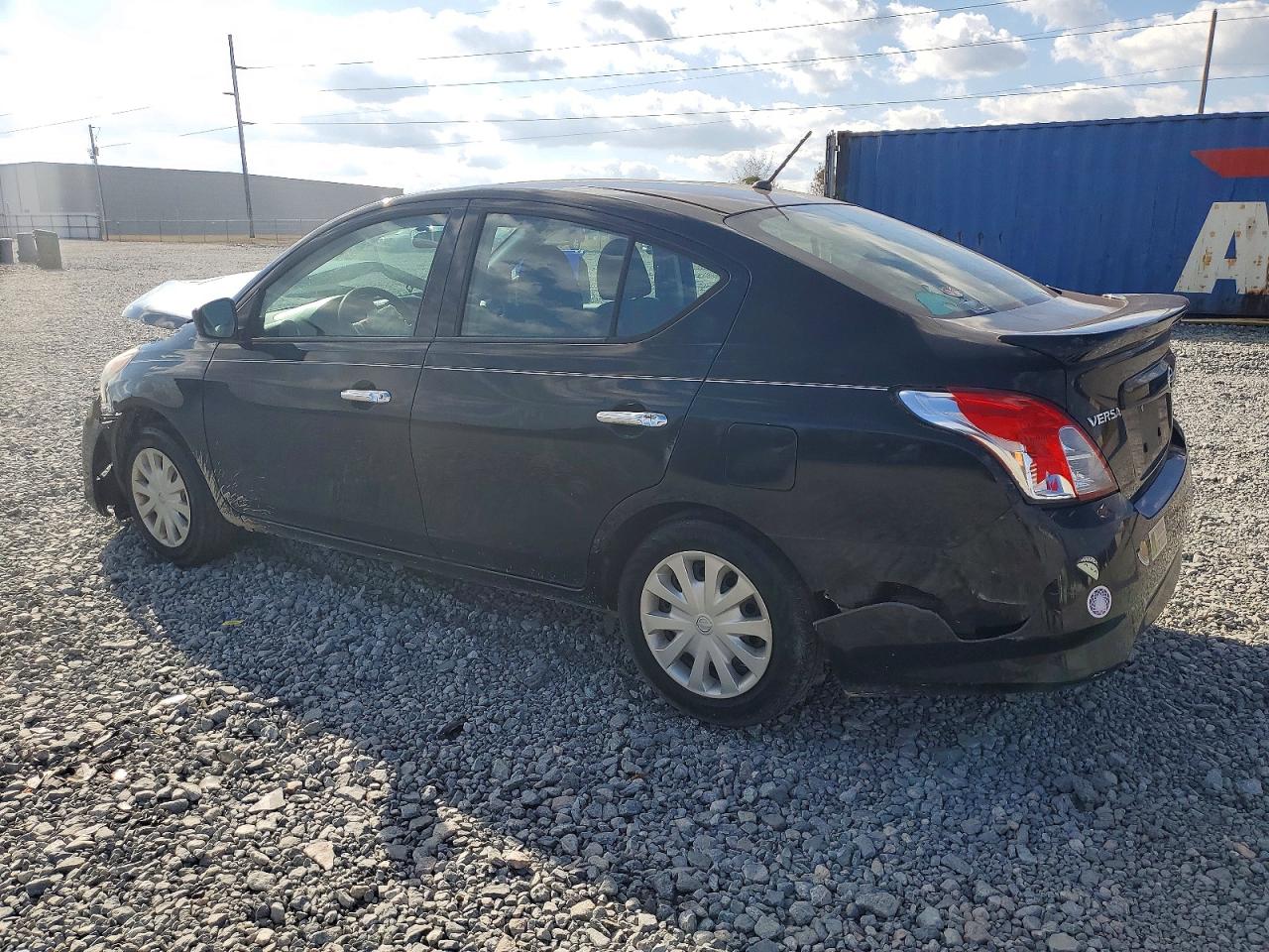 2018 NISSAN VERSA S photo 2