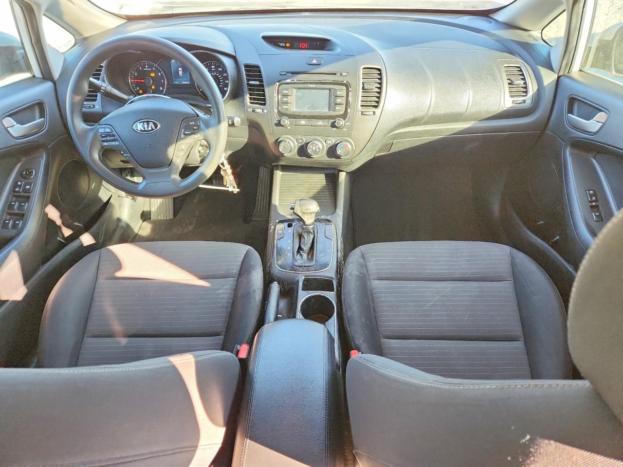 2017 KIA FORTE LX photo 8
