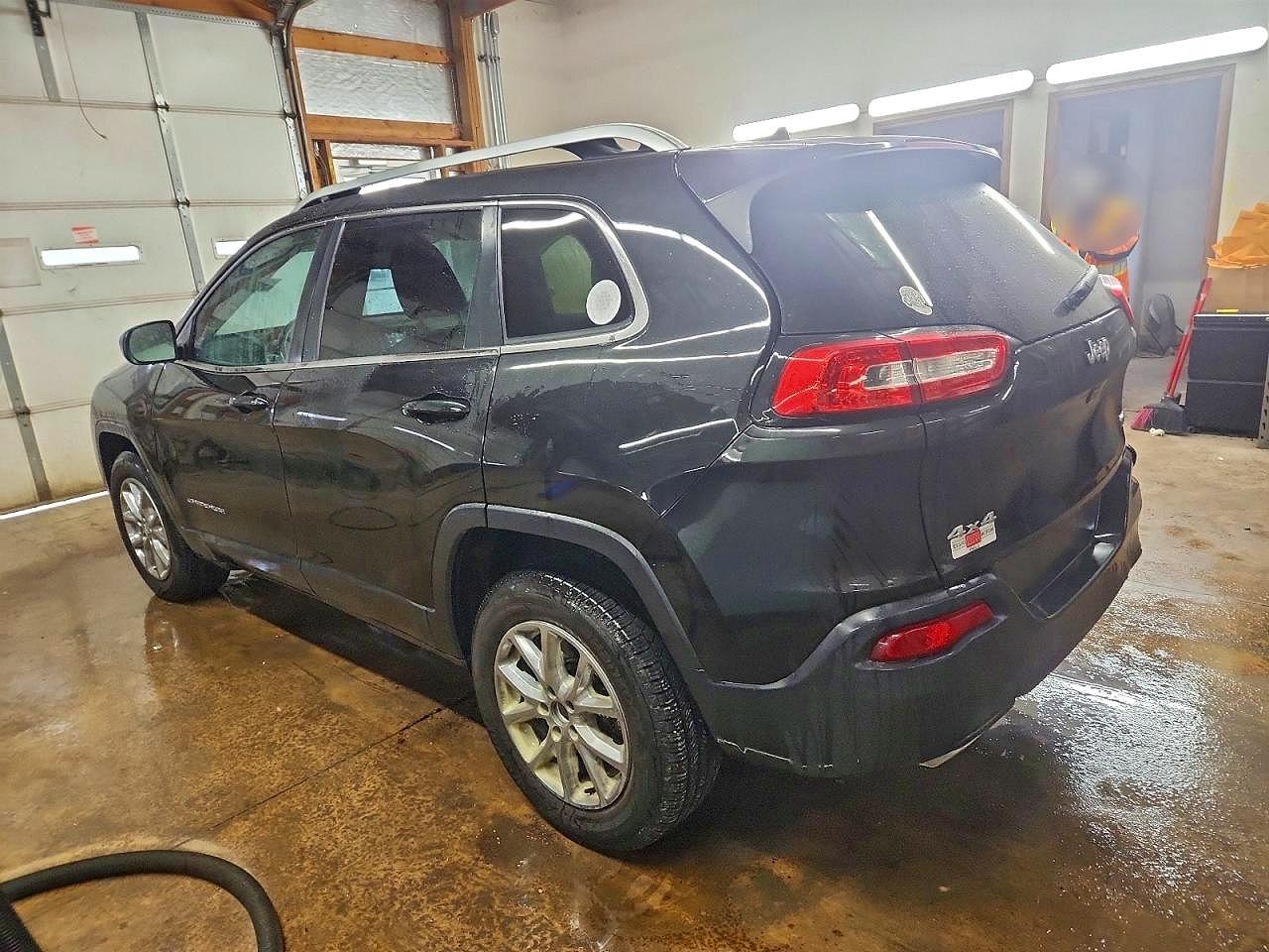 2015 JEEP CHEROKEE LATITUDE photo 2