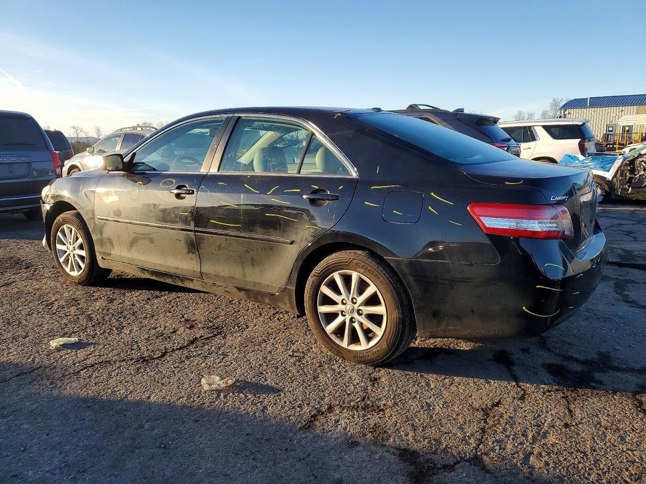 2011 TOYOTA CAMRY BASE photo 2