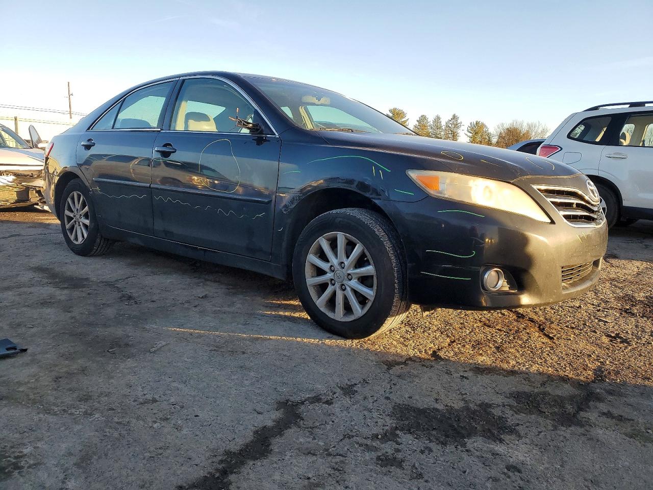 2011 TOYOTA CAMRY BASE photo 4
