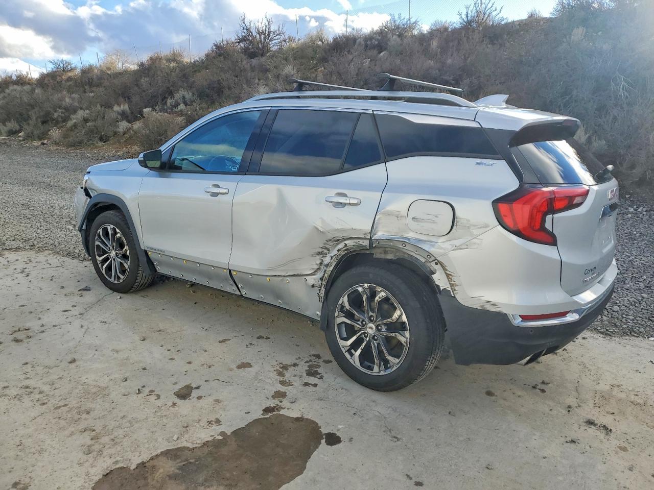 2020 GMC TERRAIN SLT photo 2