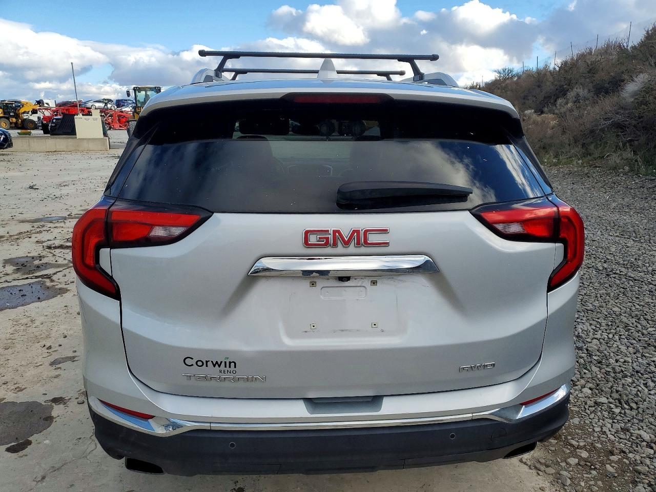 2020 GMC TERRAIN SLT photo 6