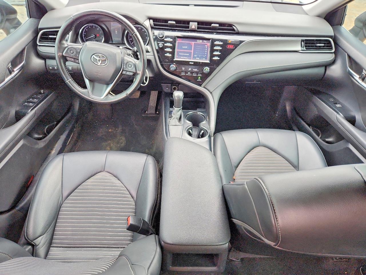 2020 TOYOTA CAMRY SE photo 8