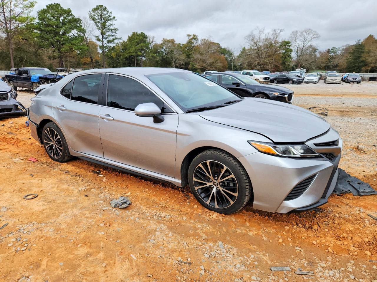 2020 TOYOTA CAMRY SE photo 4