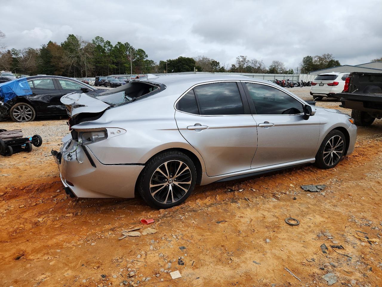2020 TOYOTA CAMRY SE photo 3