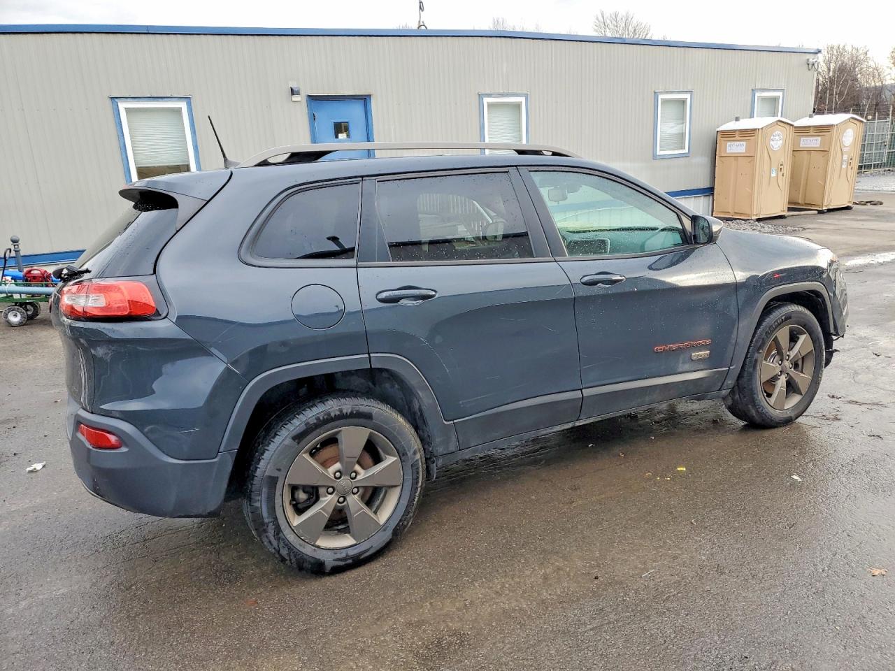 2017 JEEP CHEROKEE LATITUDE photo 3