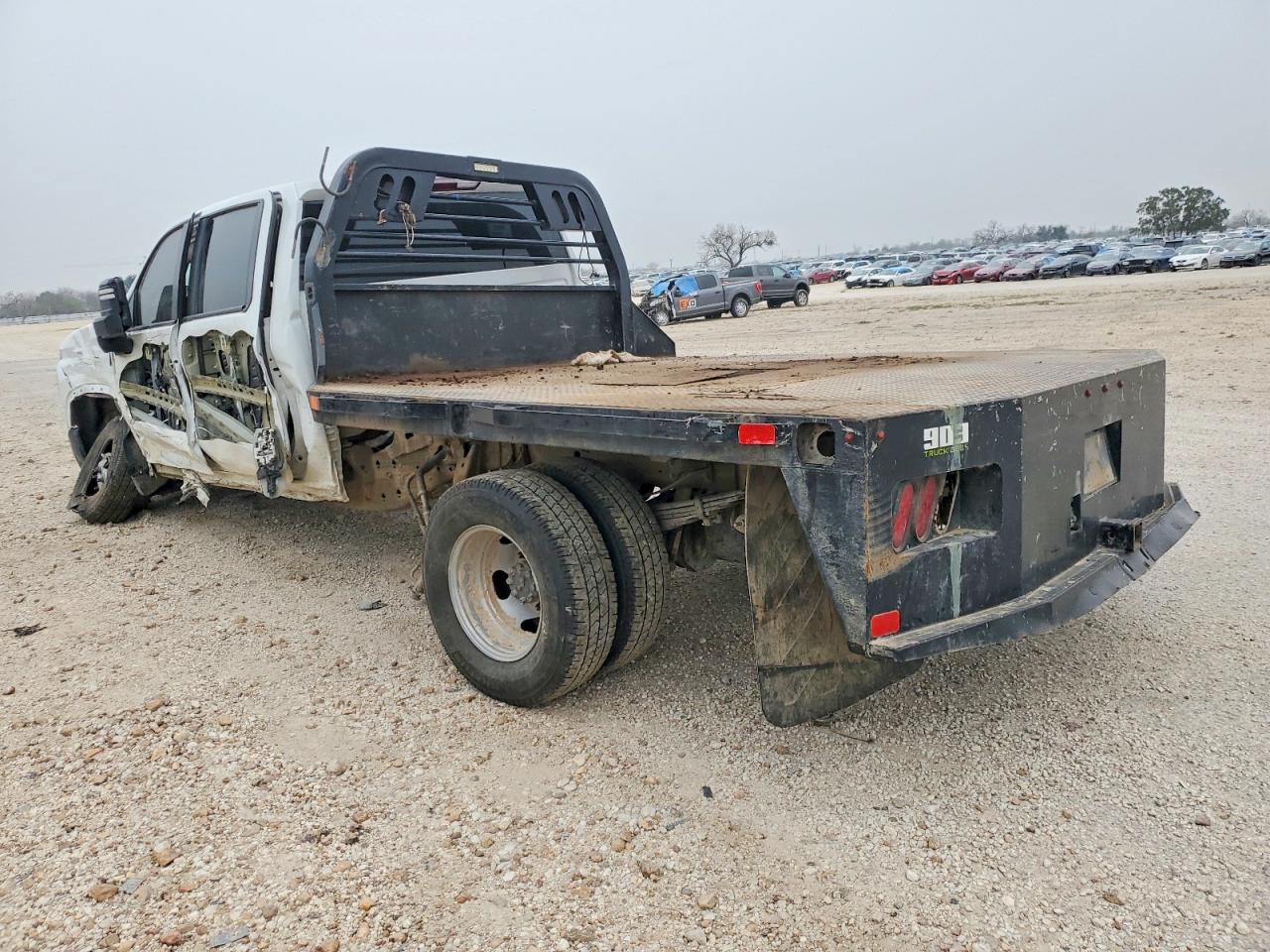 2025 CHEVROLET SILVERADO K3500 photo 2