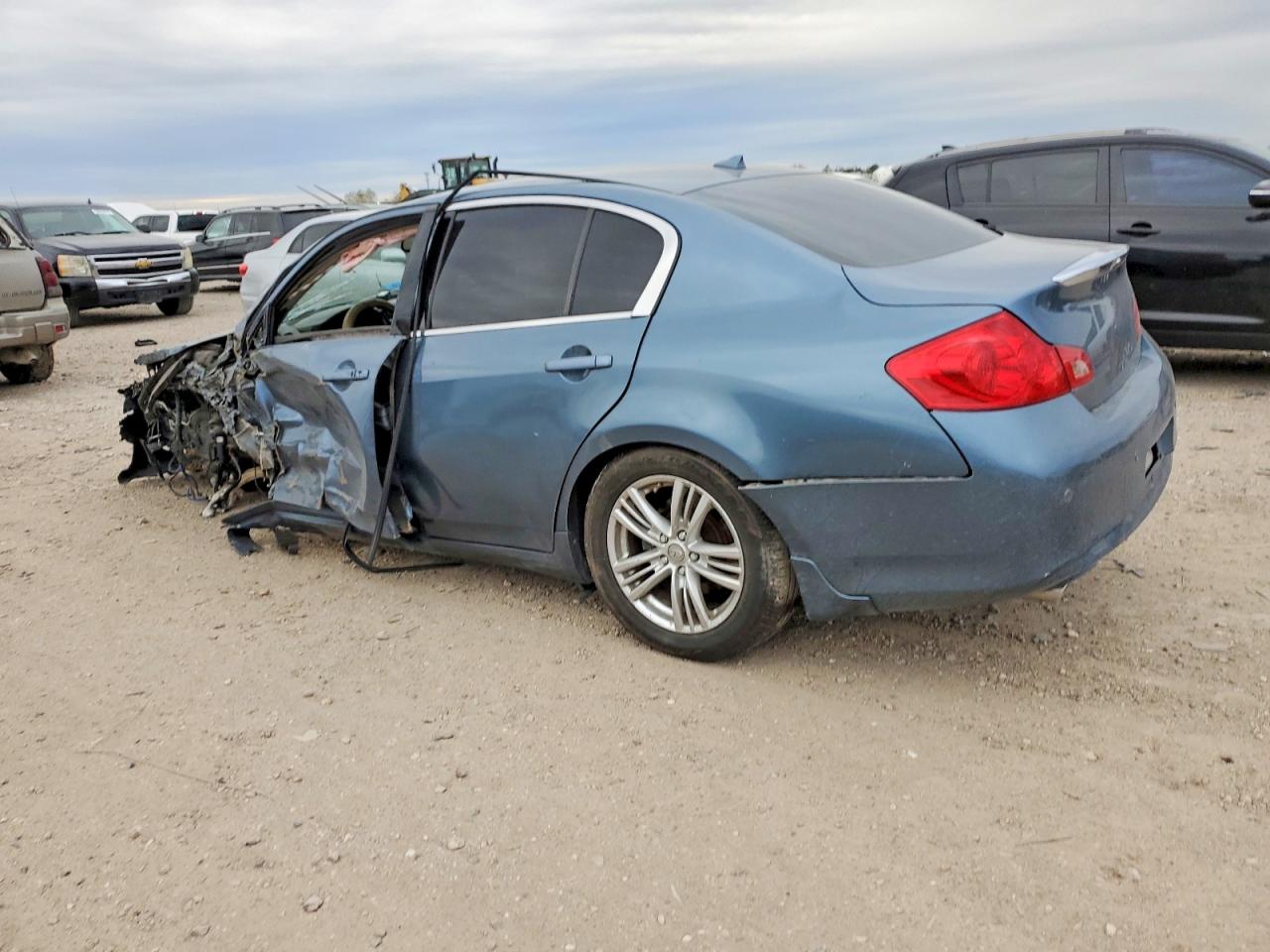 2010 INFINITI G37 photo 2