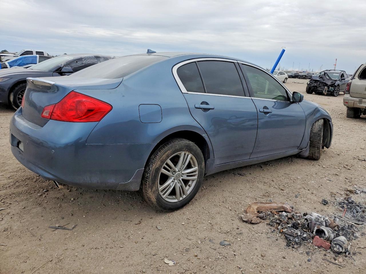 2010 INFINITI G37 photo 3