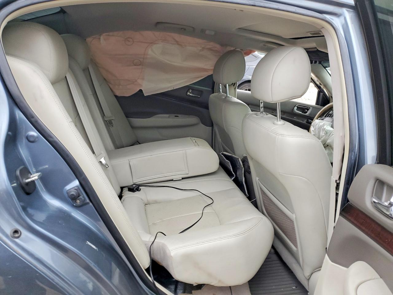 2010 INFINITI G37 photo 10