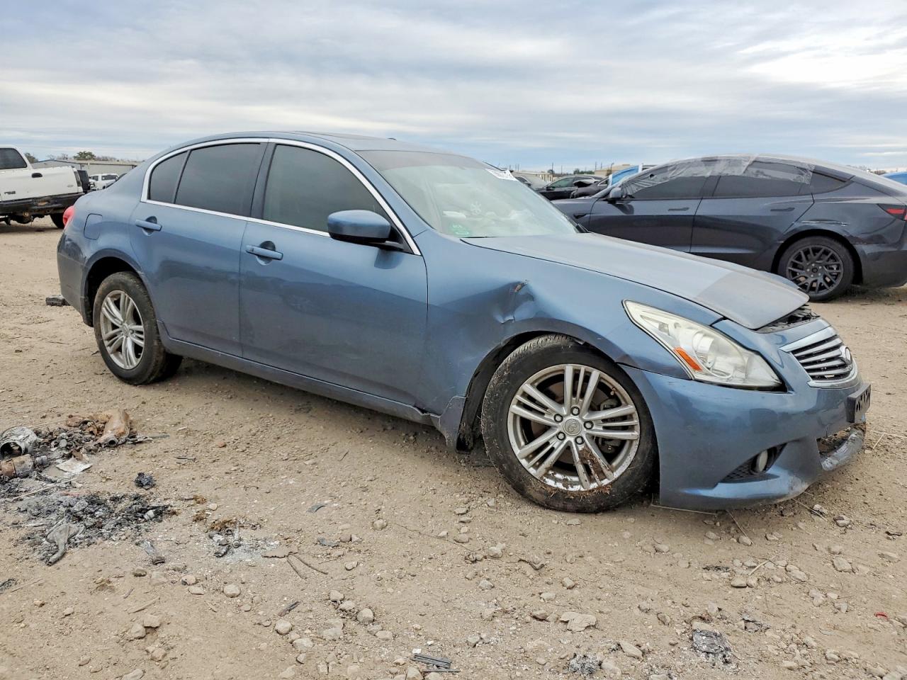 2010 INFINITI G37 photo 4