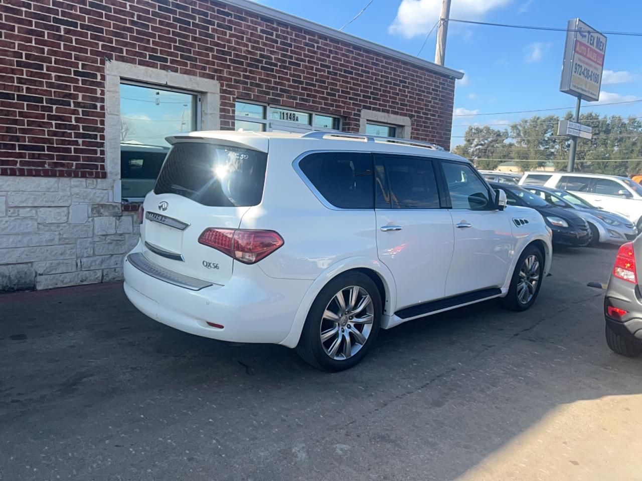 2012 INFINITI QX56 photo 4