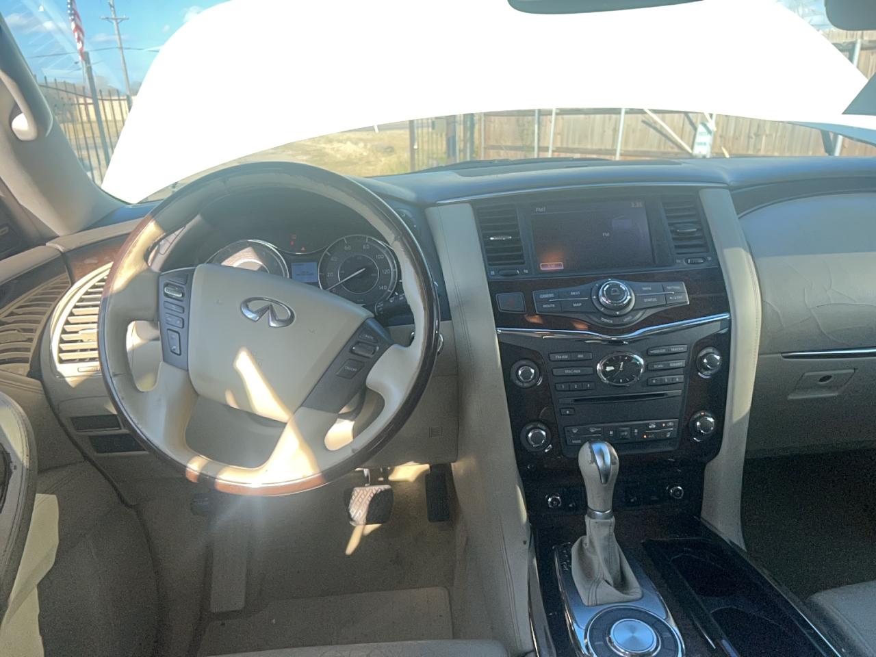 2012 INFINITI QX56 photo 9