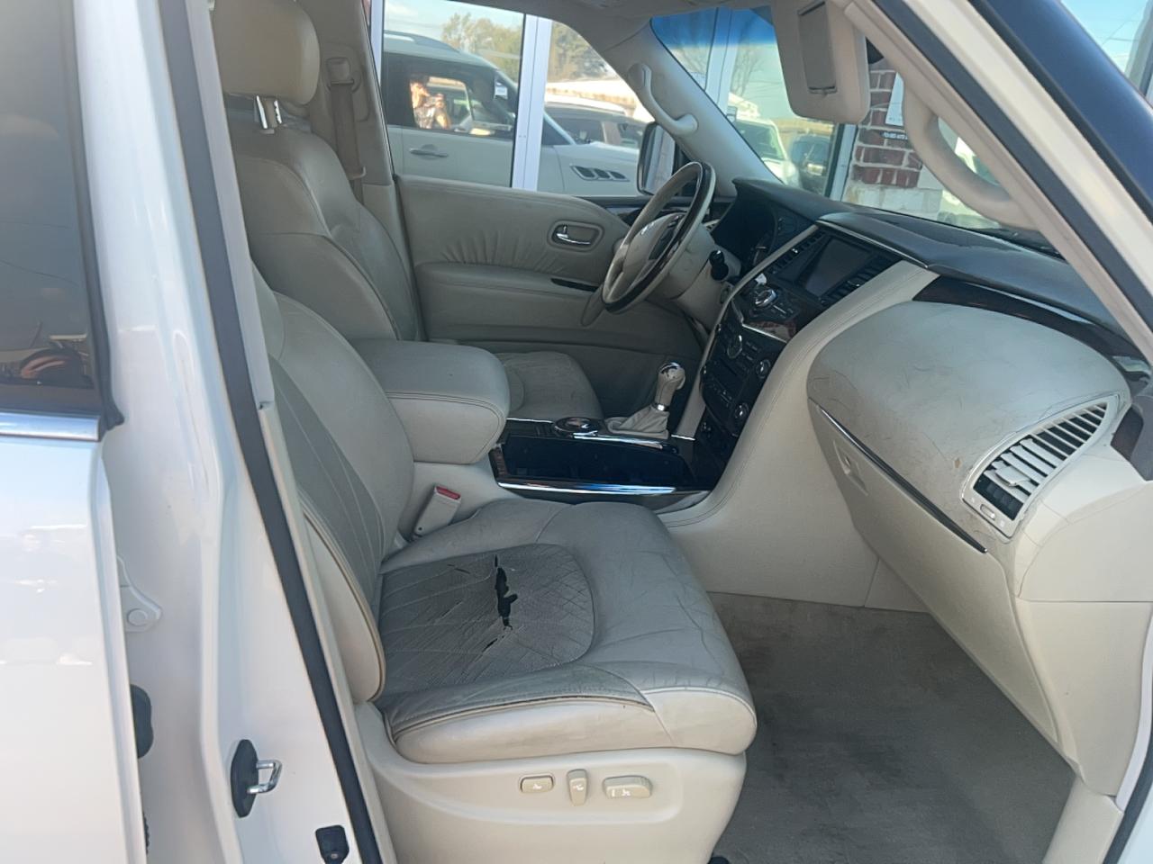 2012 INFINITI QX56 photo 5