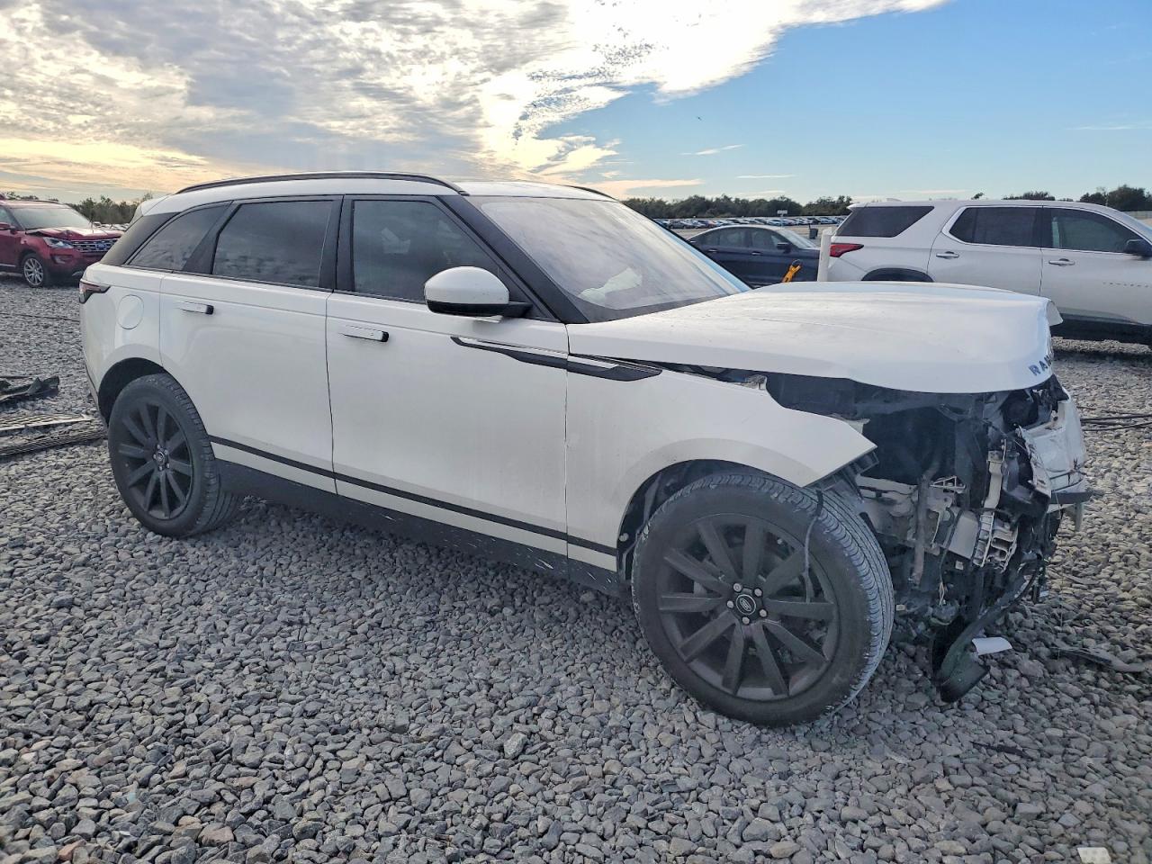 2019 LAND ROVER RANGE ROVER VELAR S photo 4