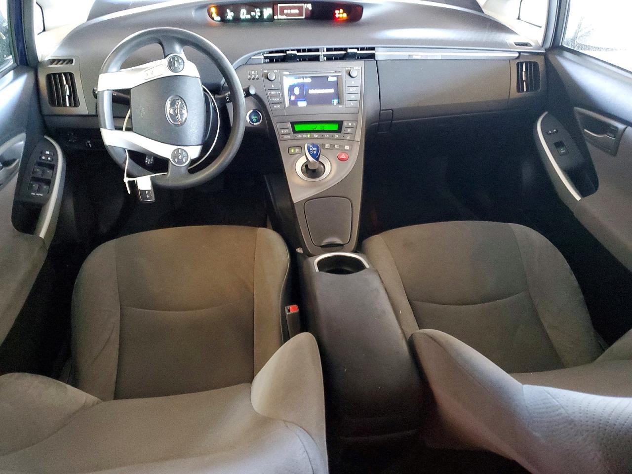 2014 TOYOTA PRIUS photo 8