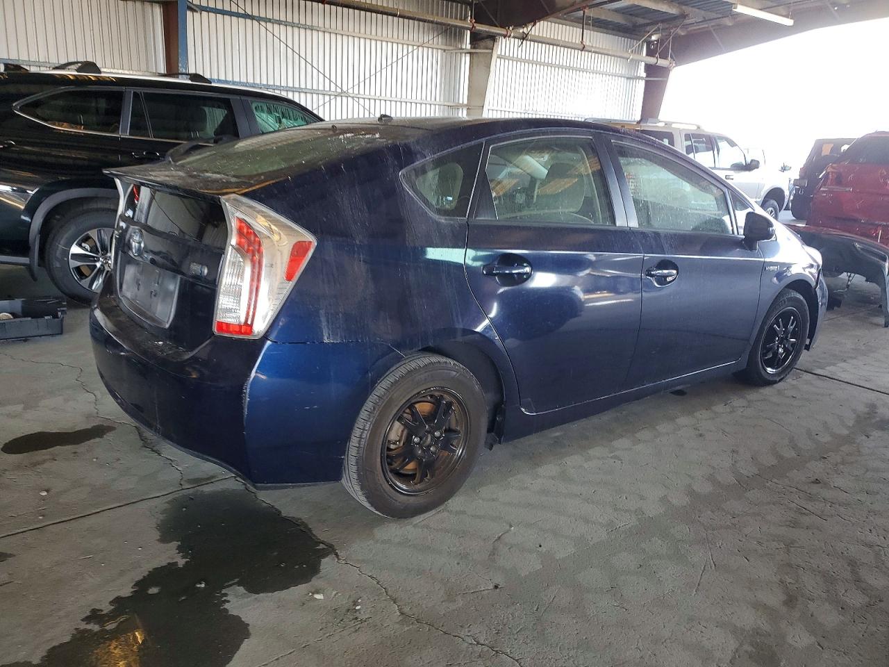 2014 TOYOTA PRIUS photo 3