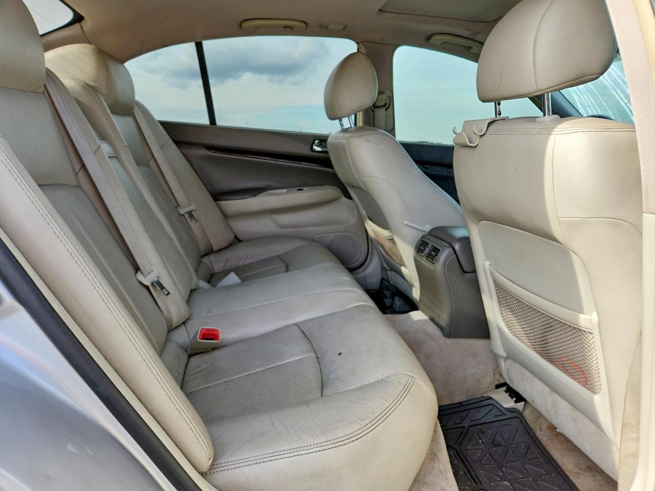 2011 INFINITI G37 BASE photo 10
