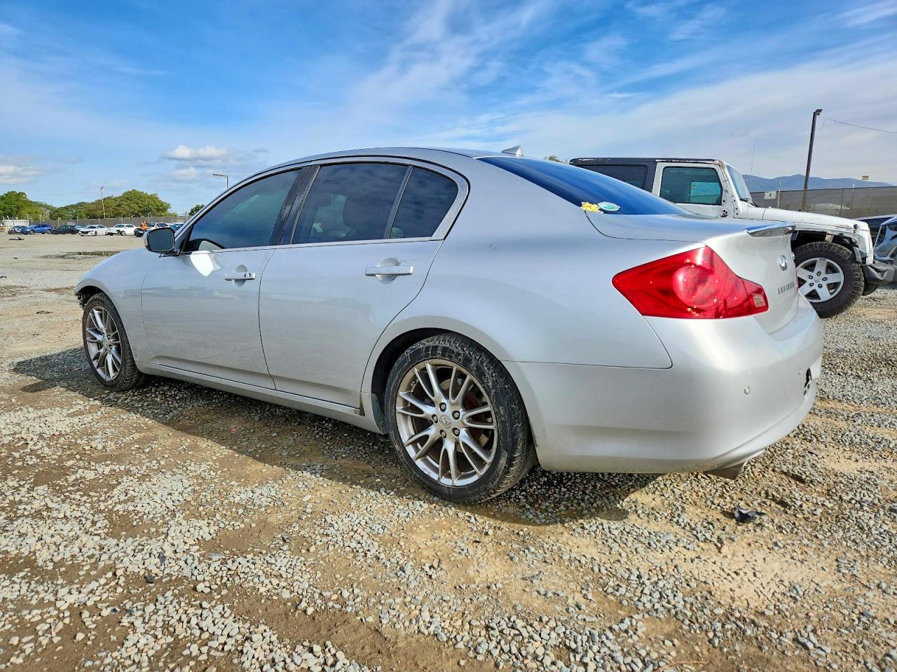 2011 INFINITI G37 BASE photo 2