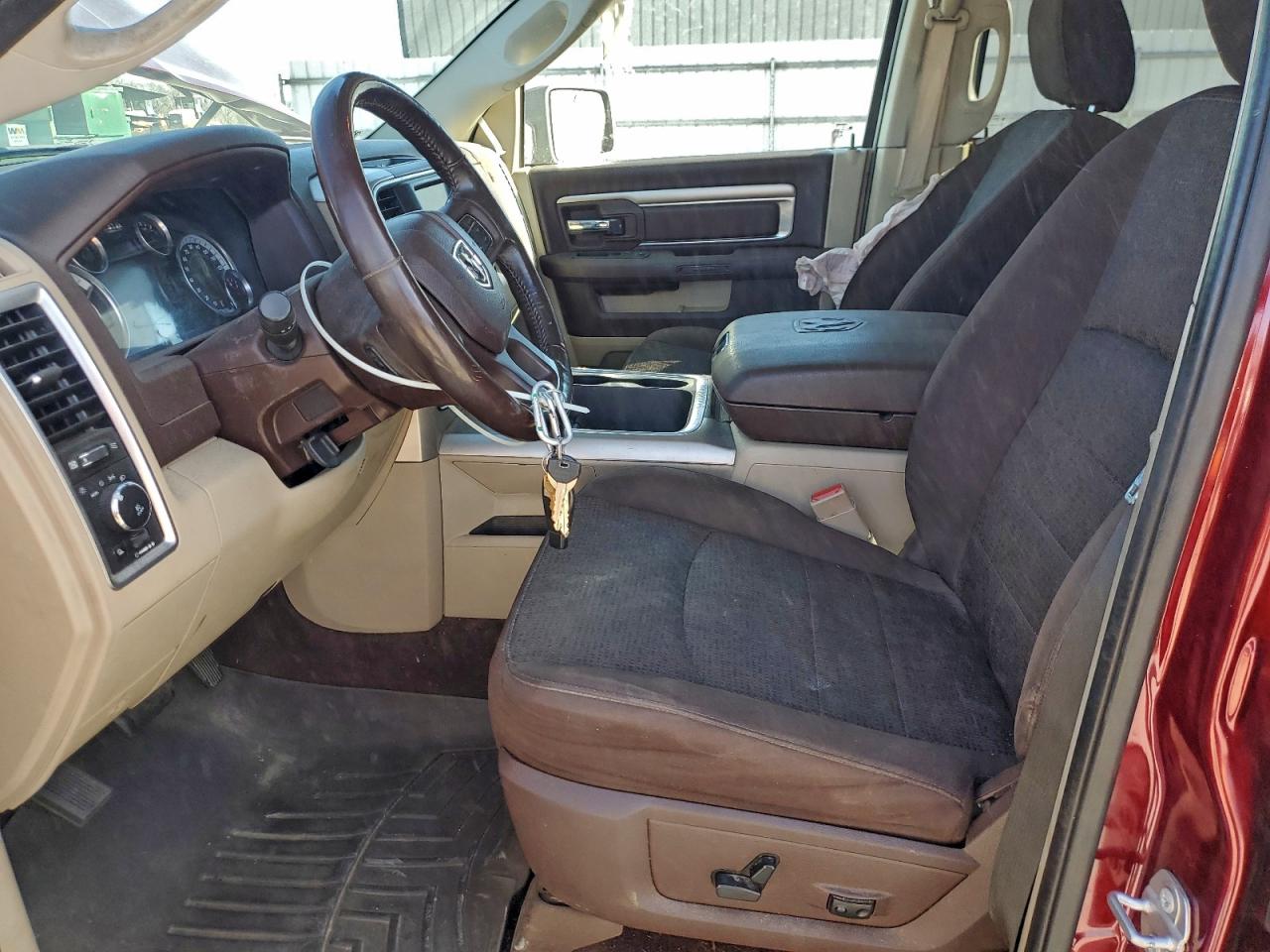 2017 RAM 1500 SLT photo 7