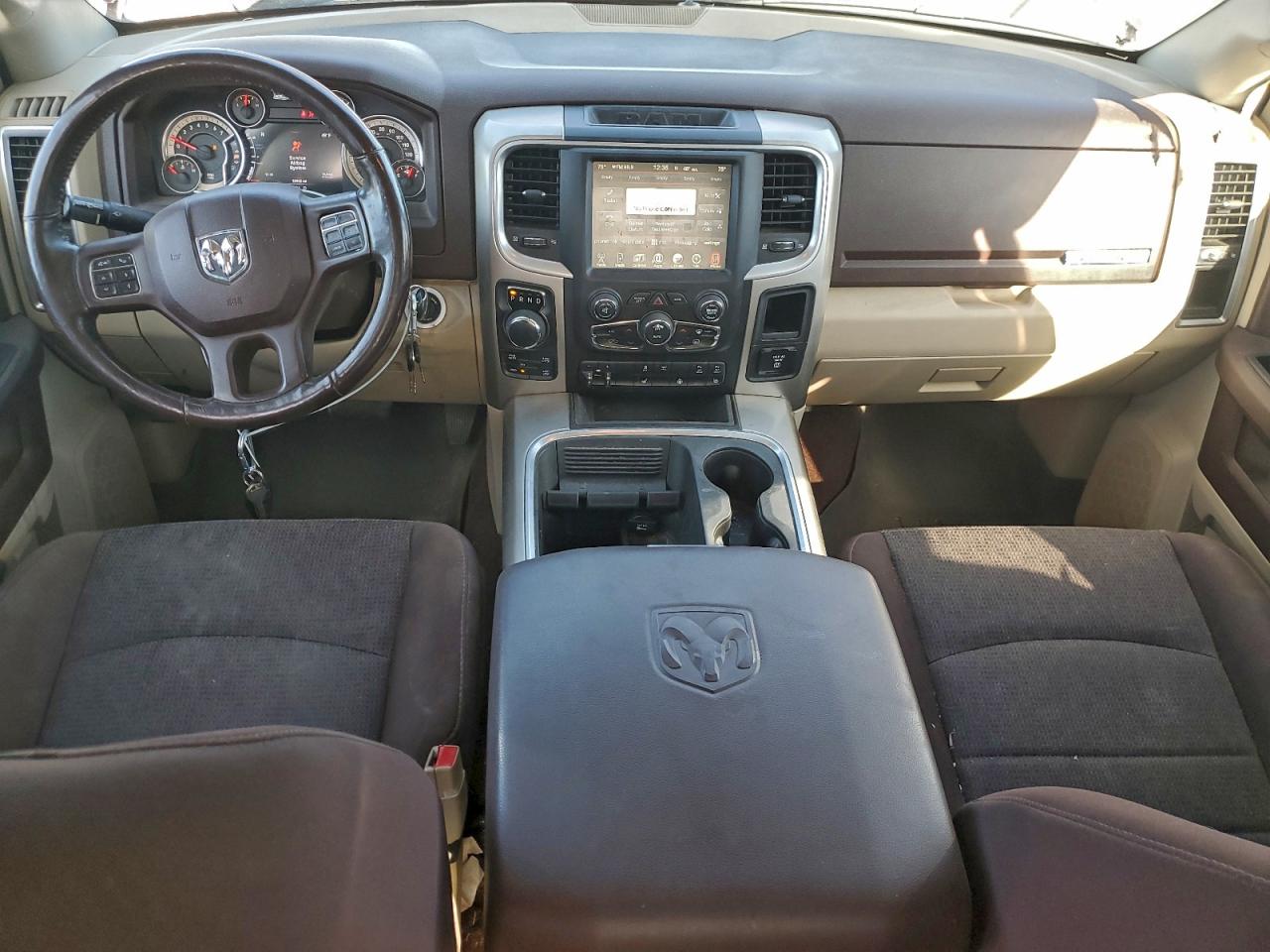 2017 RAM 1500 SLT photo 8