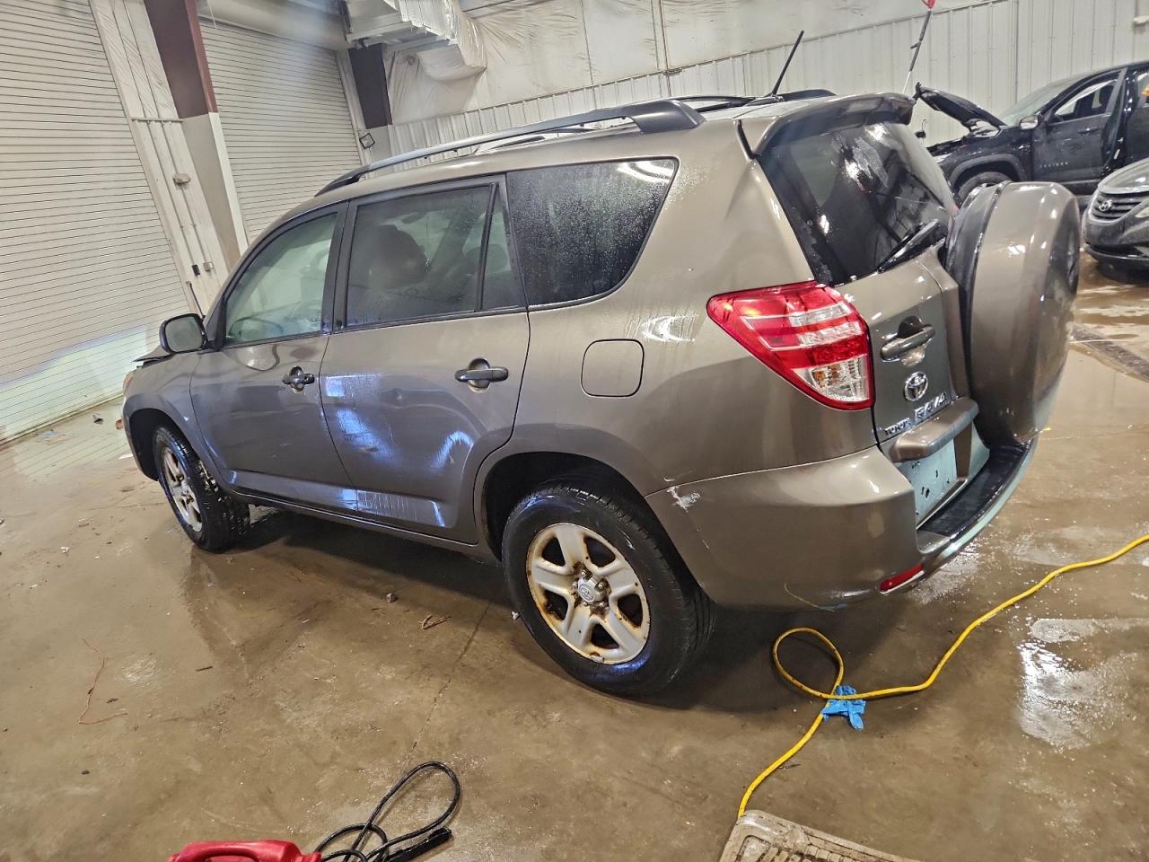 2010 TOYOTA RAV4 photo 2