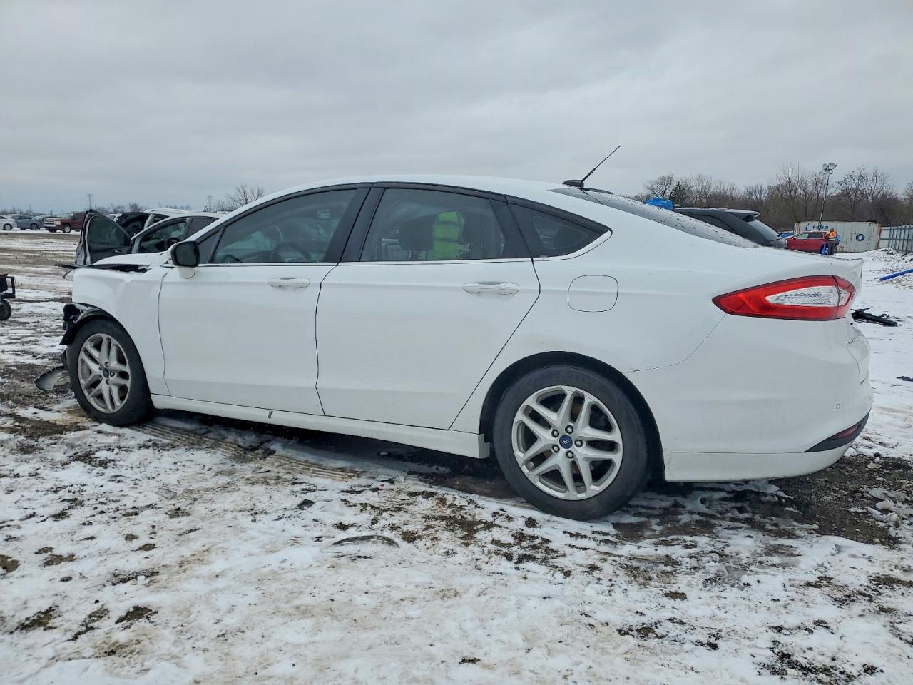 2016 FORD FUSION SE photo 2