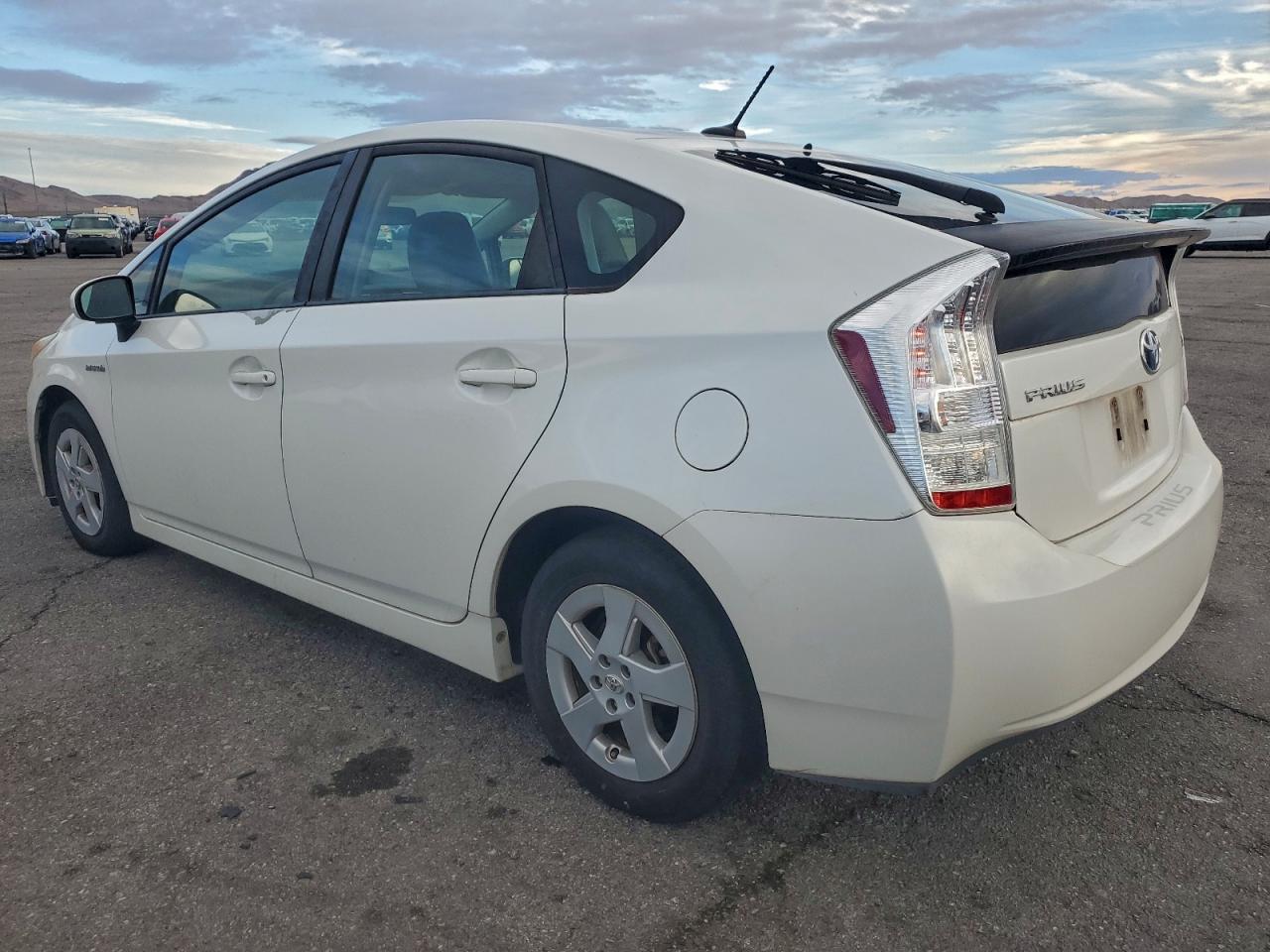 2010 TOYOTA PRIUS photo 2