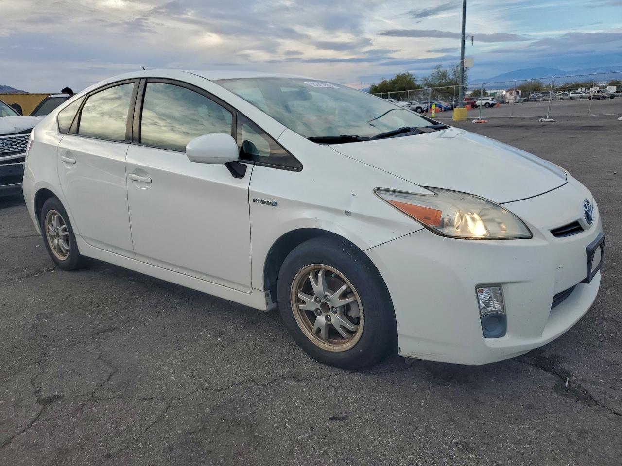 2010 TOYOTA PRIUS photo 4
