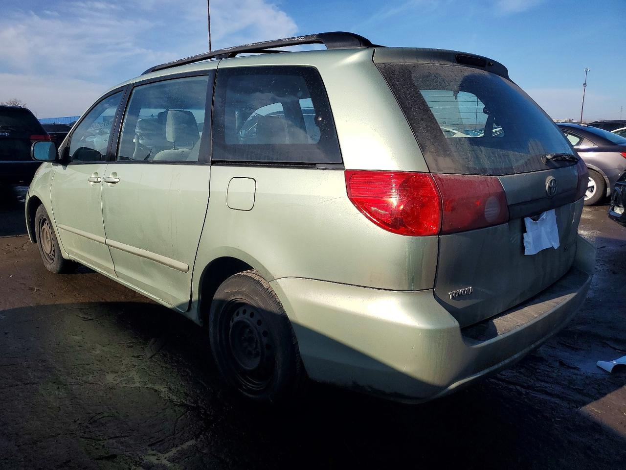 2009 TOYOTA SIENNA CE photo 2