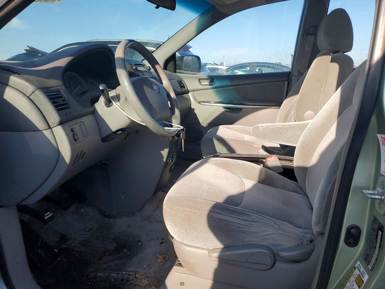 2009 TOYOTA SIENNA CE photo 7