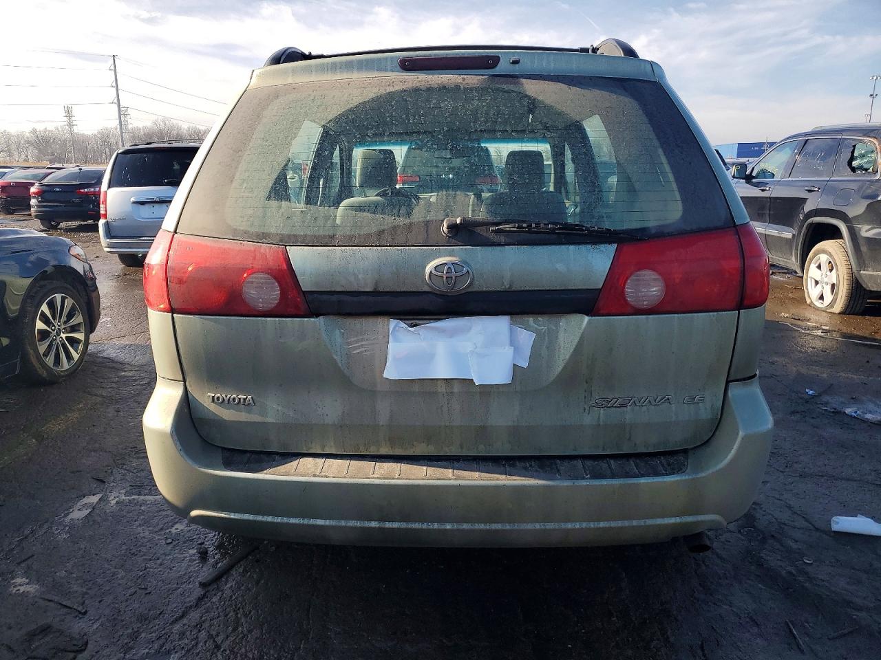 2009 TOYOTA SIENNA CE photo 6