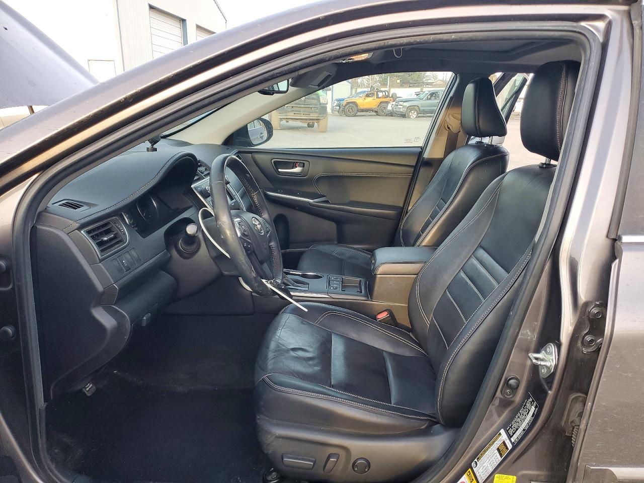 2015 TOYOTA CAMRY HYBRID photo 19
