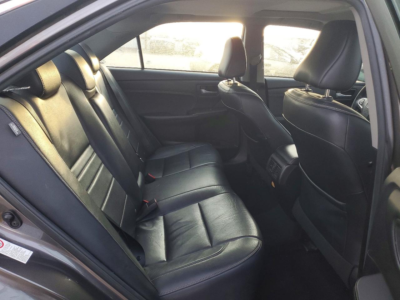 2015 TOYOTA CAMRY HYBRID photo 28