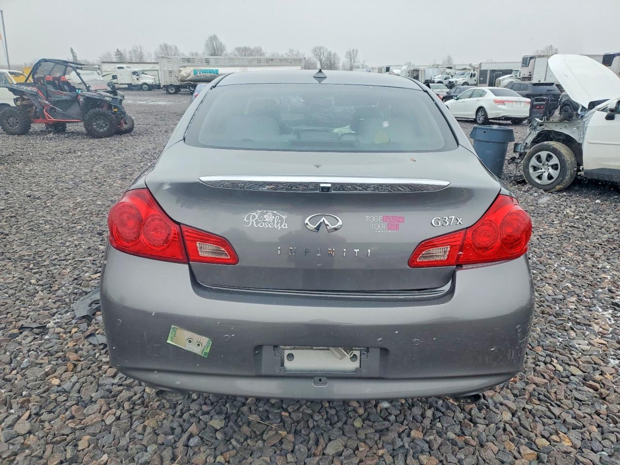 2010 INFINITI G37 photo 6