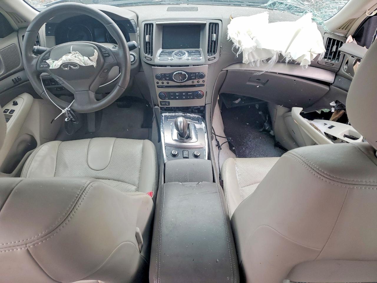 2010 INFINITI G37 photo 8